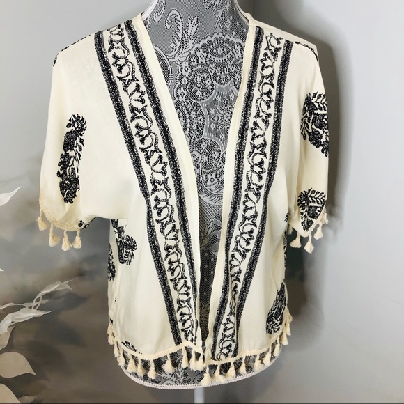 Jackets & Blazers - Boho Tassel short kimono off white and black